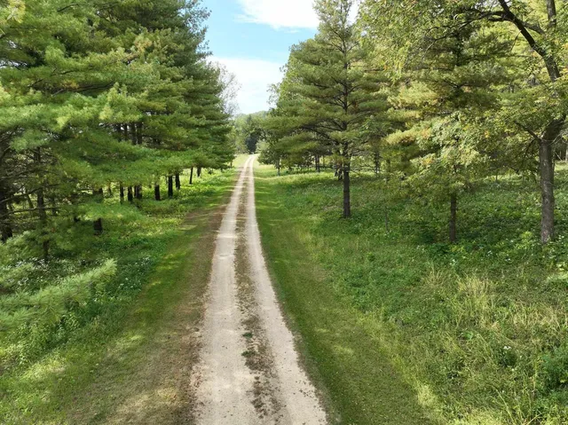 $749,900 | 18075 O Neil Road, Mineral Point, WI 53565