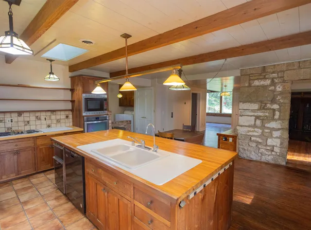 $749,900 | 18075 O Neil Road, Mineral Point, WI 53565