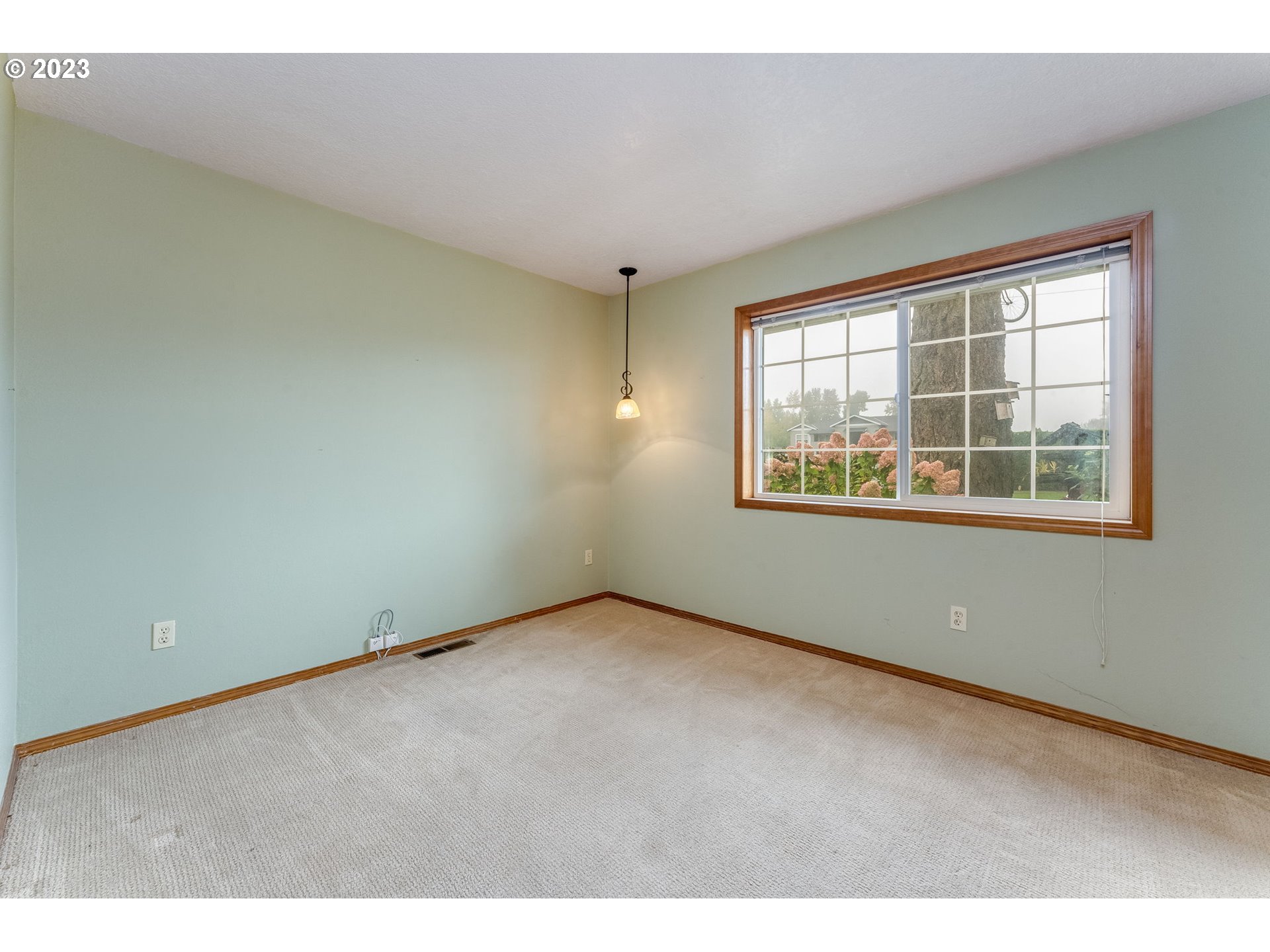 1740 North Laurelwood Loop Canby, OR 97013 - Photo 22 of 46 an empty room with windows