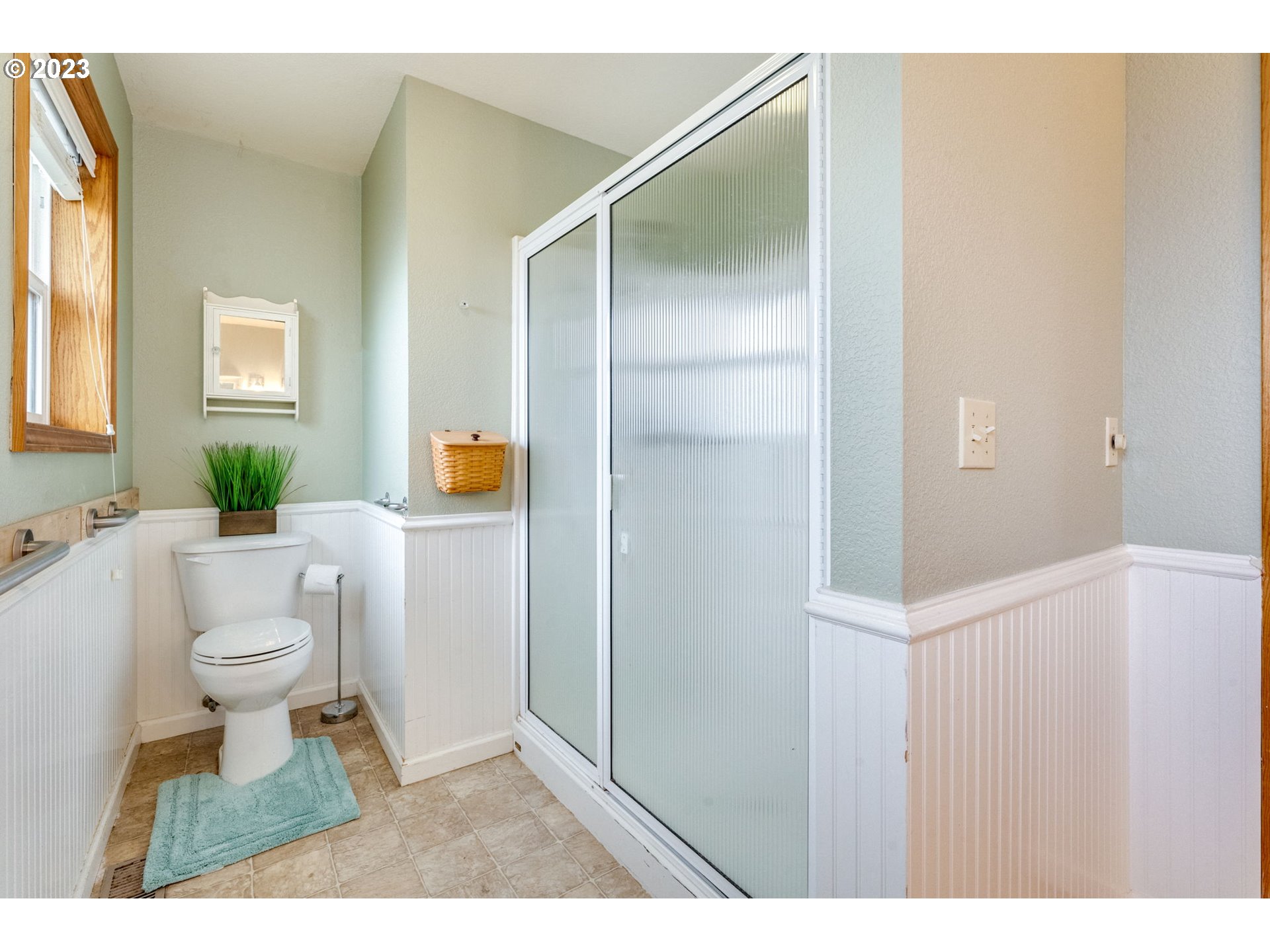 1740 North Laurelwood Loop Canby, OR 97013 - Photo 32 of 46 a bathroom with a toilet and a shower