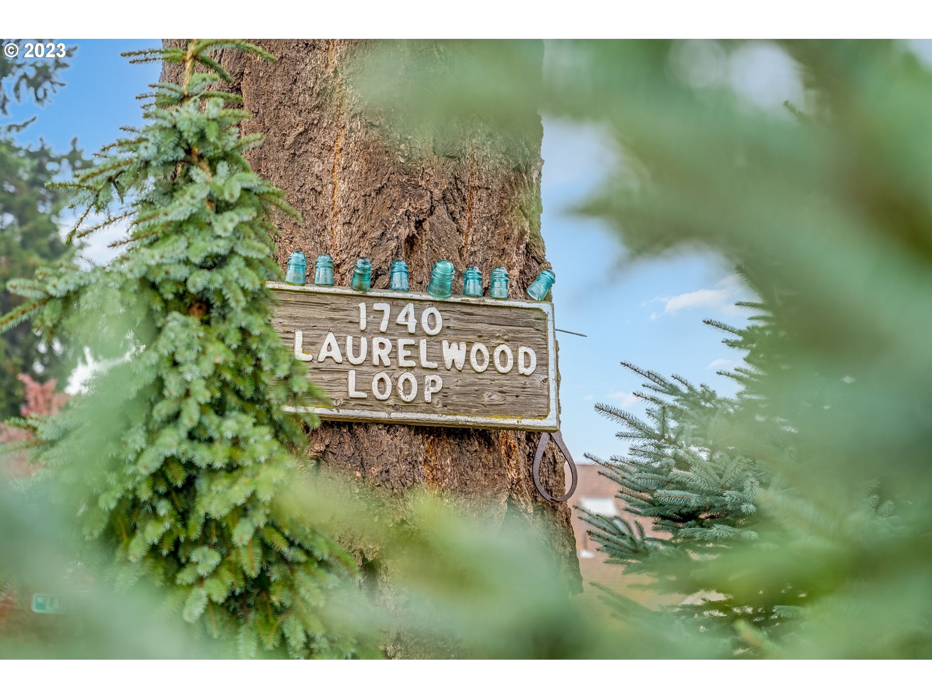 1740 North Laurelwood Loop Canby, OR 97013 - Photo 35 of 46 a sign that is sitting on a brick wall