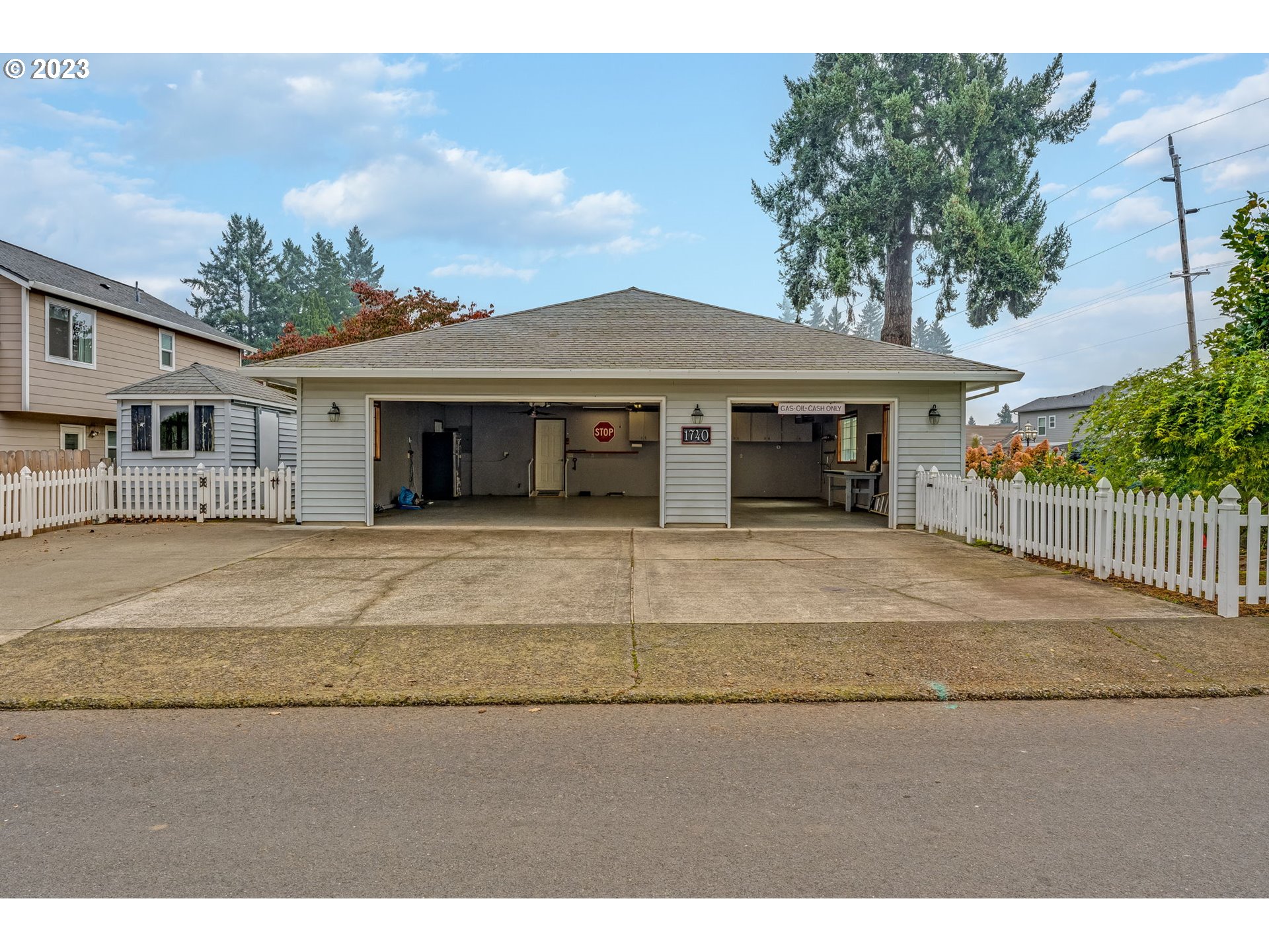 1740 North Laurelwood Loop Canby, OR 97013 - Photo 38 of 46 a front view of a house with a yard