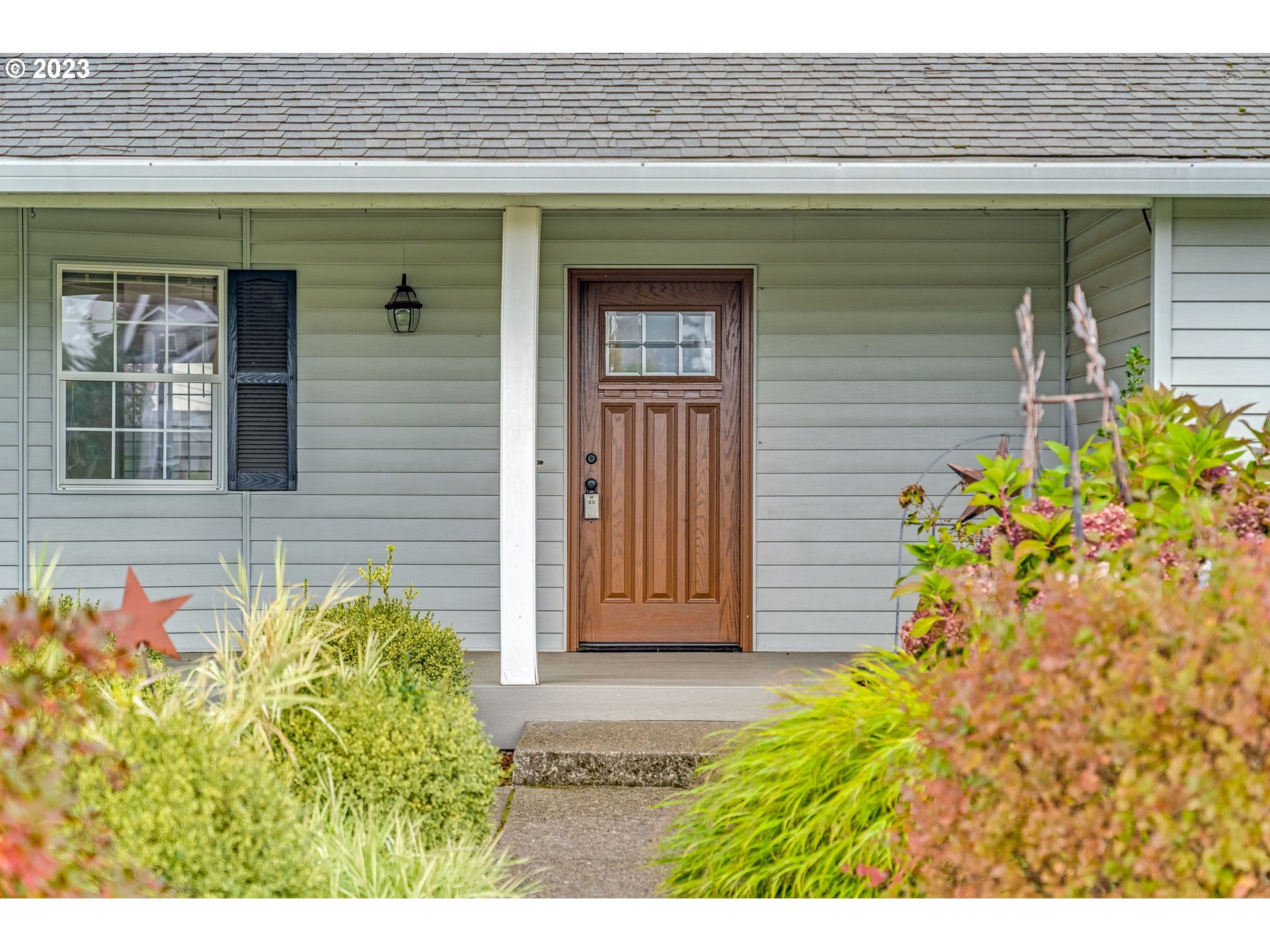 1740 North Laurelwood Loop Canby, OR 97013 - Photo 5 of 46 a front view of a house with a garden