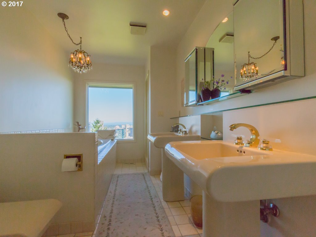 1201 Southwest Rivington Drive Portland, OR 97201 - Photo 16 of 32 Bathroom, Attached