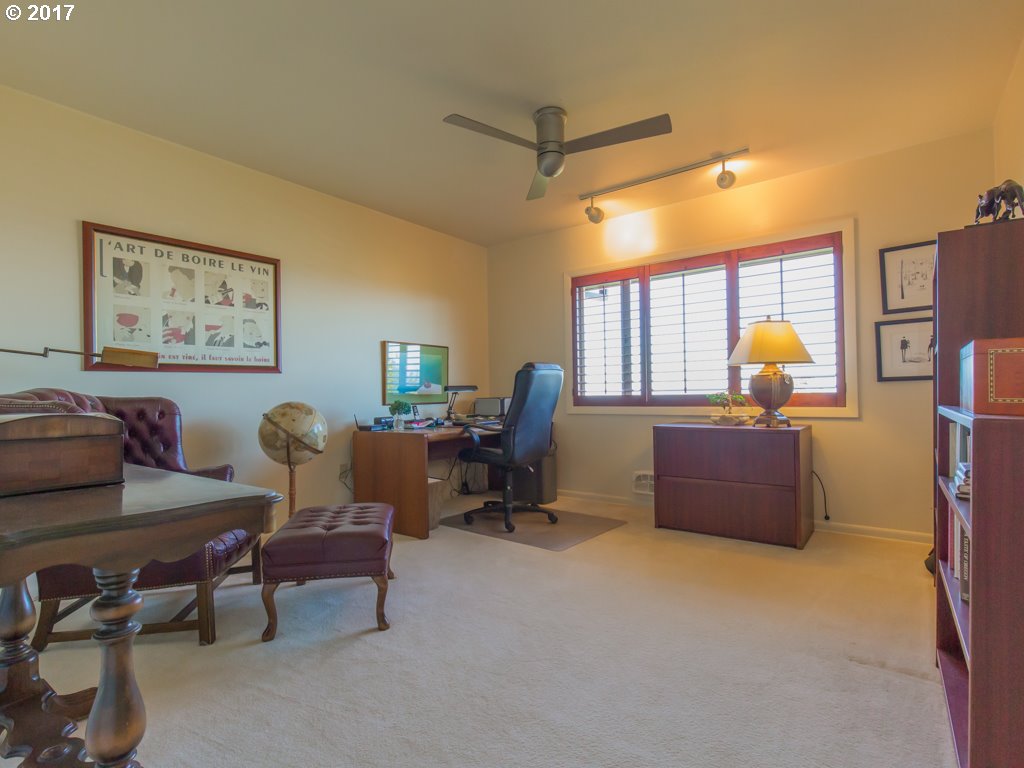 1201 Southwest Rivington Drive Portland, OR 97201 - Photo 19 of 32 Den/Office