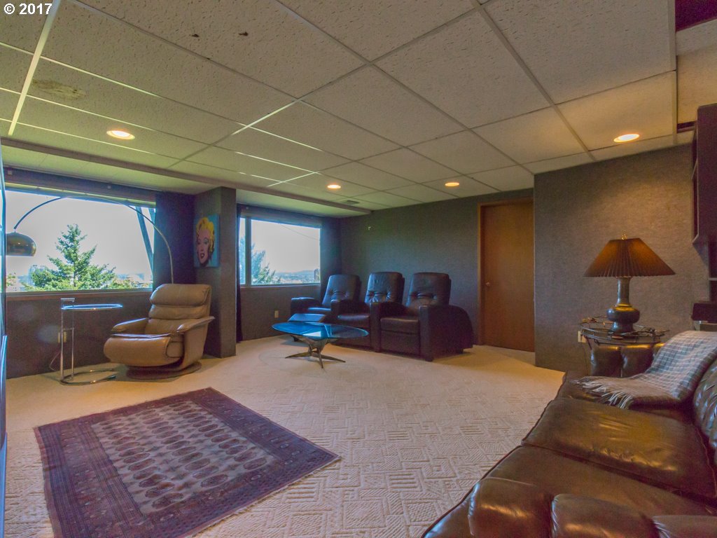 1201 Southwest Rivington Drive Portland, OR 97201 - Photo 21 of 32 Family Room