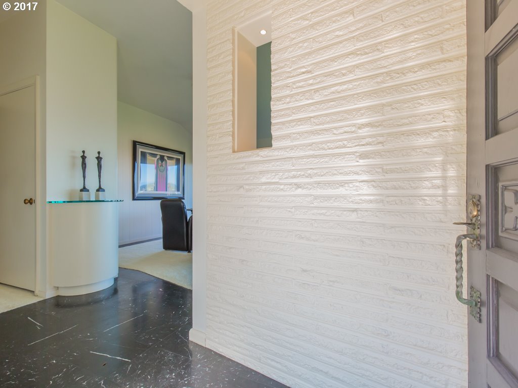 1201 Southwest Rivington Drive Portland, OR 97201 - Photo 3 of 32 Entrance/Foyer