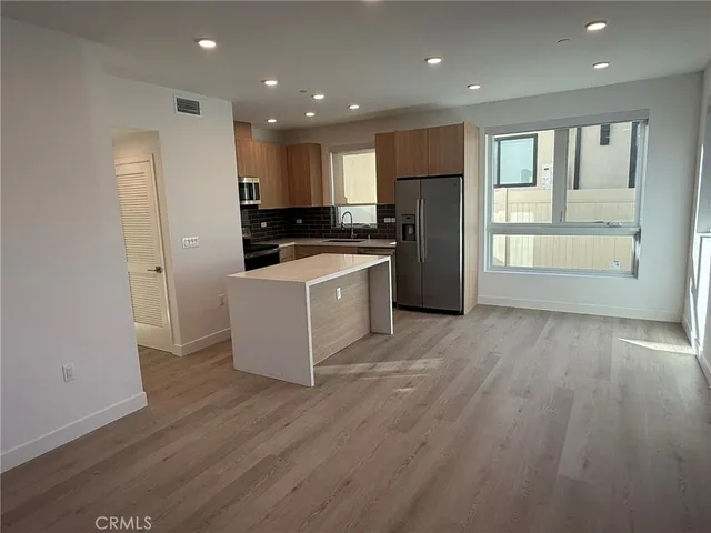 $3,700 | 17814 Bullock Street, Encino, CA 91316