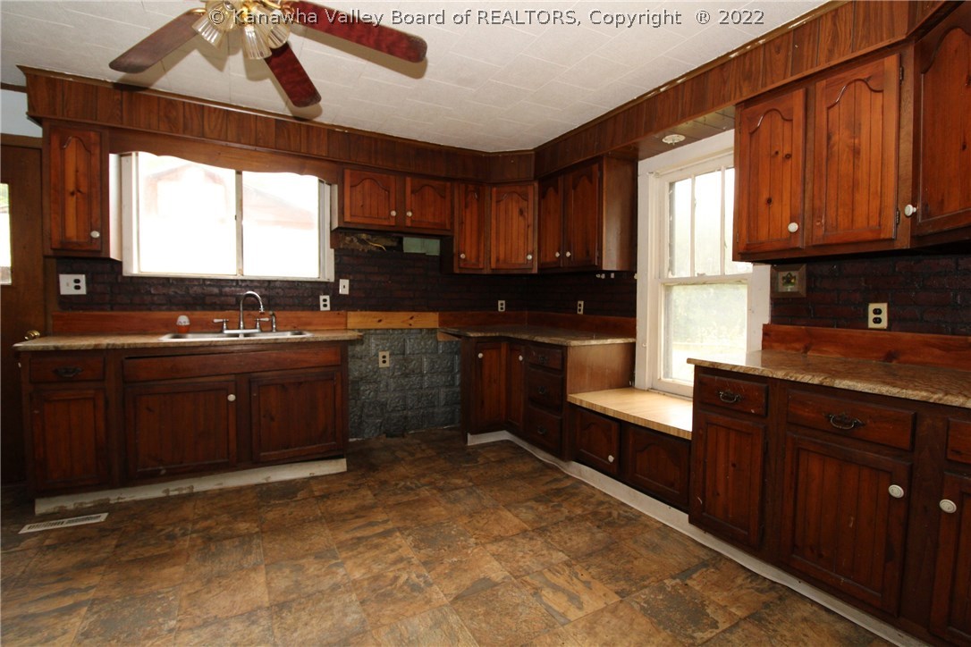 4512 Winfield Road Winfield, WV 25213 - Photo 8 of 16 Gallery Image 8