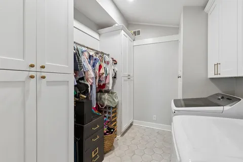 $765,000 | 10111 Shadyview Drive, Dallas, TX 75238