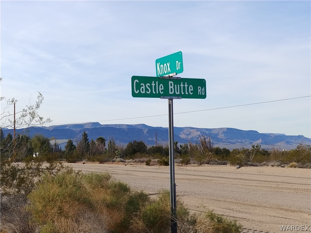 5 Castle Butte Road Yucca, AZ 86438 - Photo 3 of 31