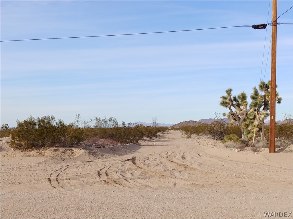 5 Castle Butte Road Yucca, AZ 86438 - Photo 6 of 31
