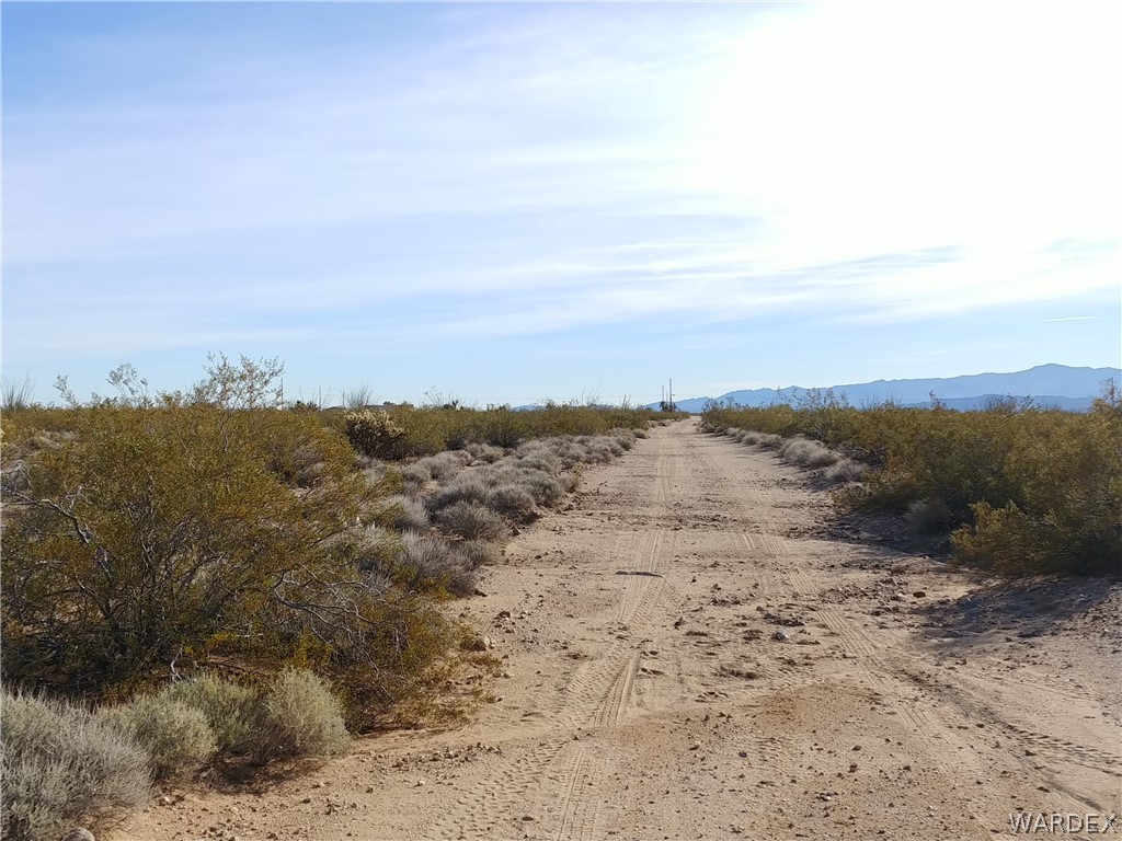 5 Castle Butte Road Yucca, AZ 86438 - Photo 10 of 31