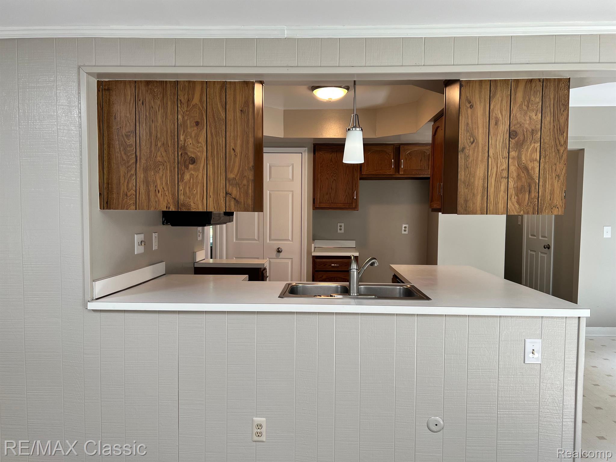 1953 Broadstone Road Grosse Pointe, MI 48236 - Photo 15 of 43