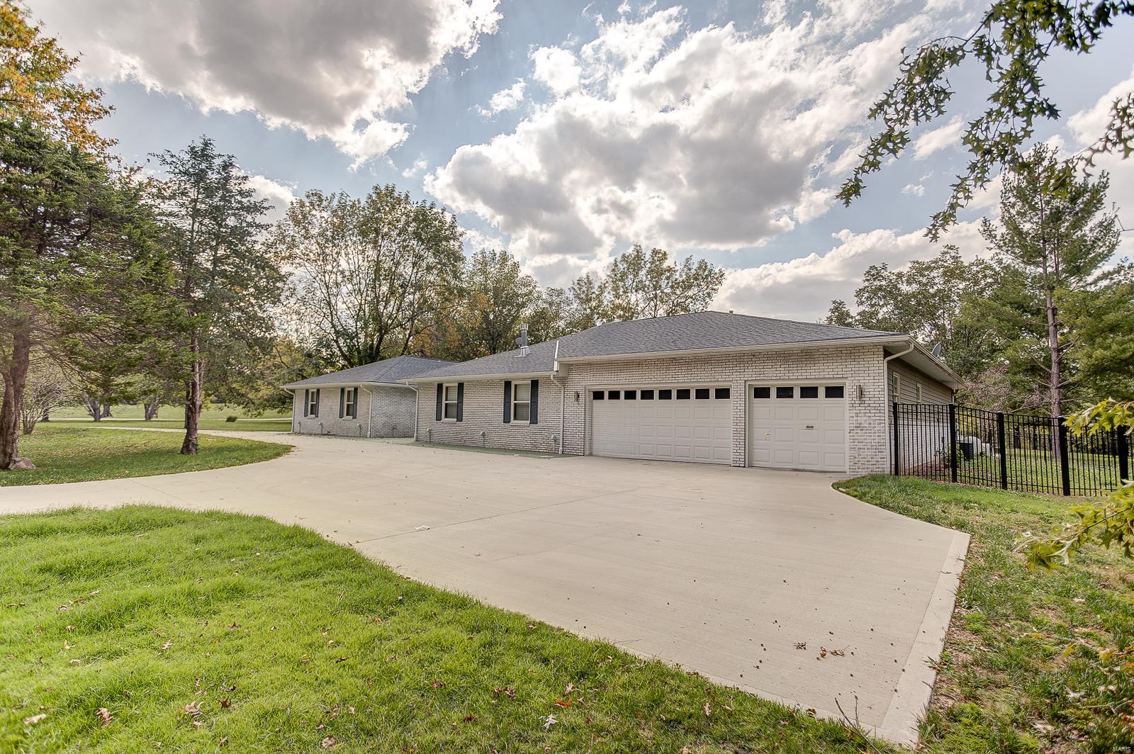 109 Pecan Lane Belleville, IL 62223 - Photo 2 of 56