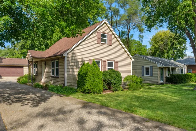 $299,900 | 3916 Liberty Boulevard, Westmont, IL 60559