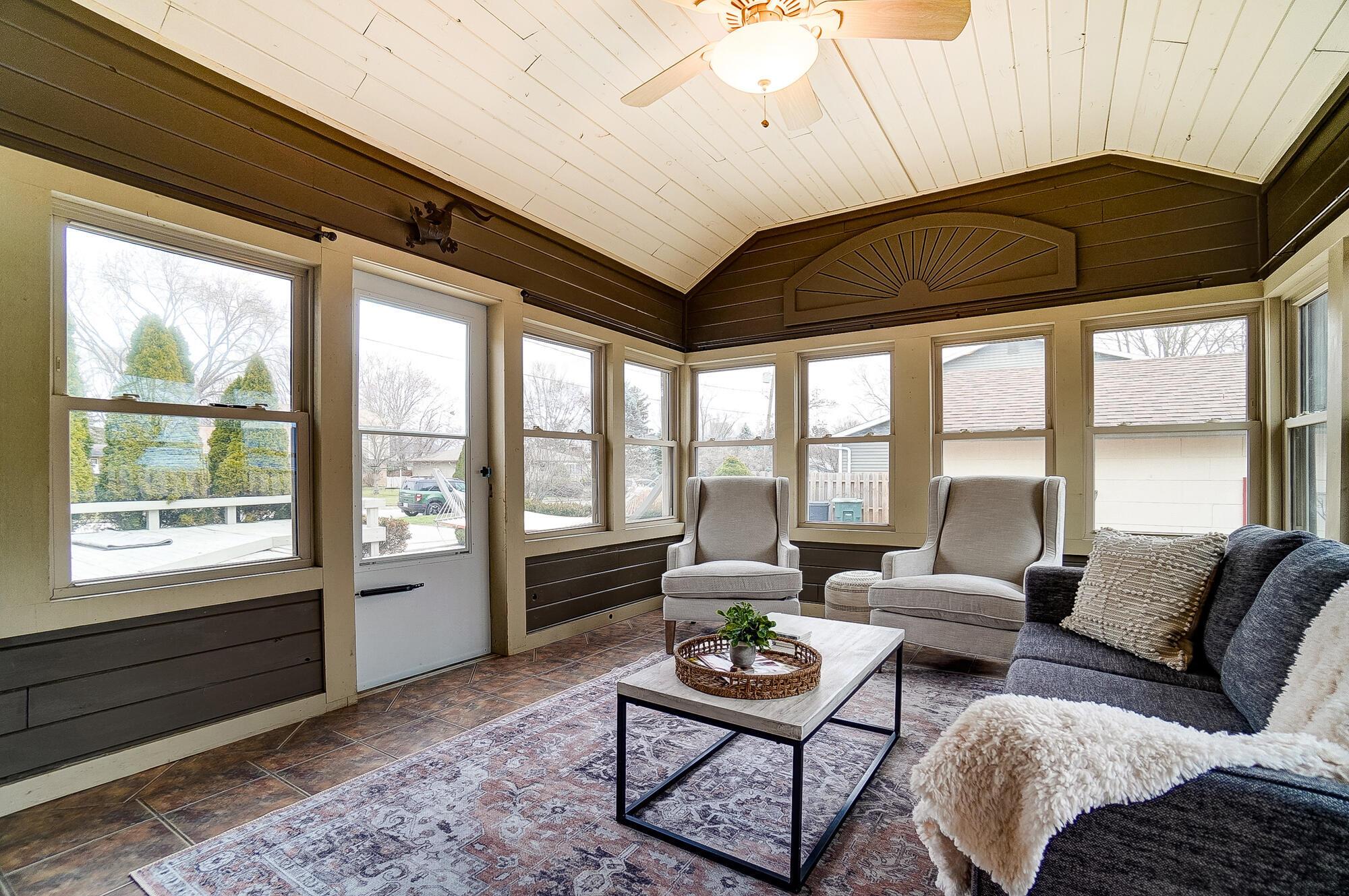 4084 Kenny Road Columbus, OH 43220 - Photo 7 of 63 Lovely Sunroom off kitchen and back deck.