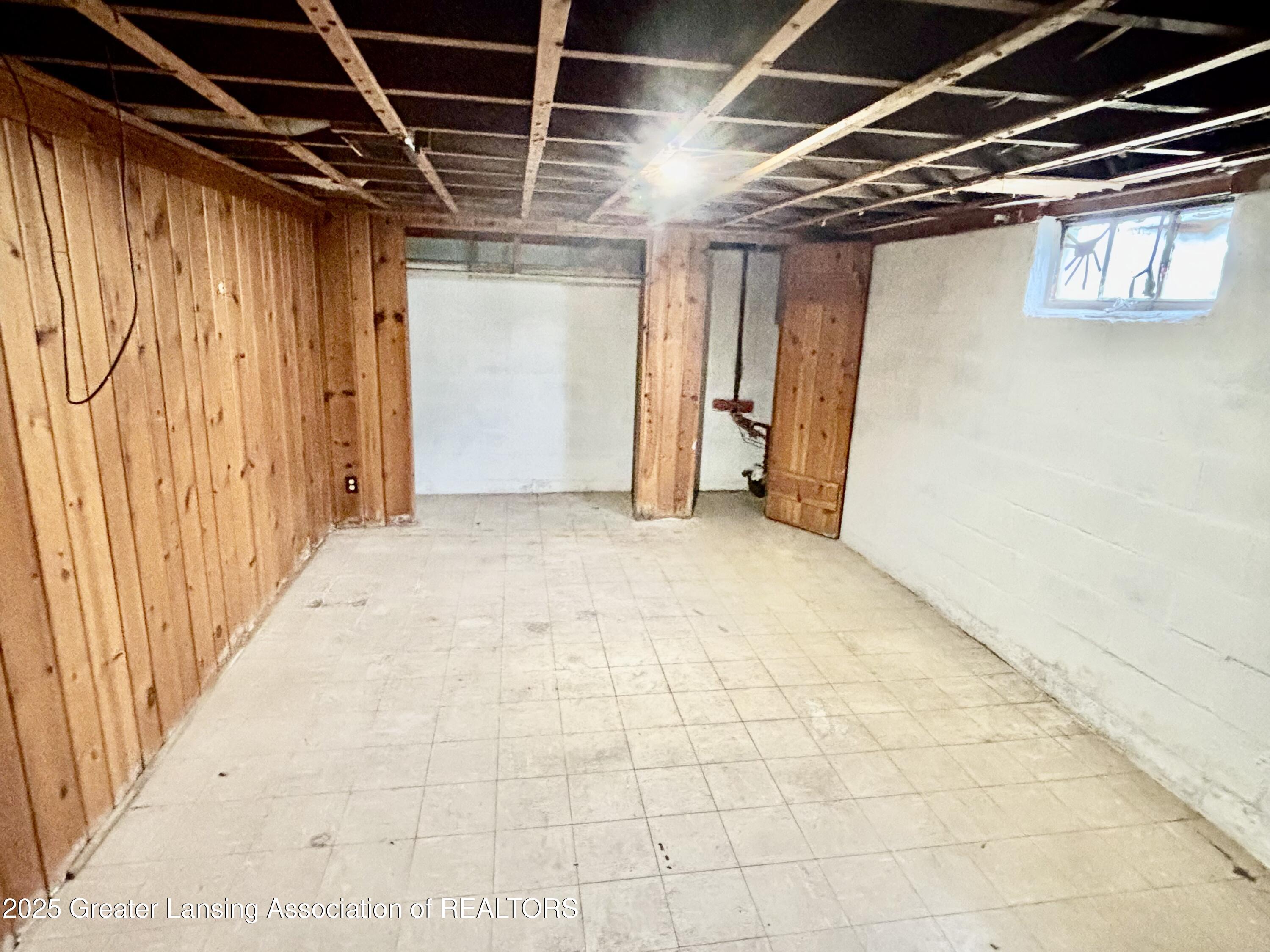 328 East Cavanaugh Road Lansing, MI 48910 - Photo 27 of 29 IMG_4294 2