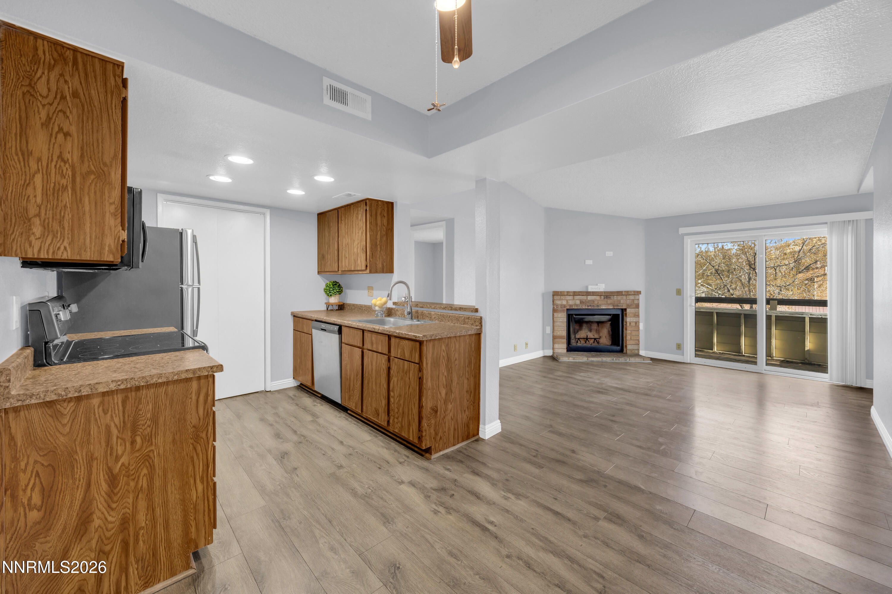 7680 Bluestone Drive, Unit T 366 Reno, NV 89511 - Photo 7 of 27 10_img_6433