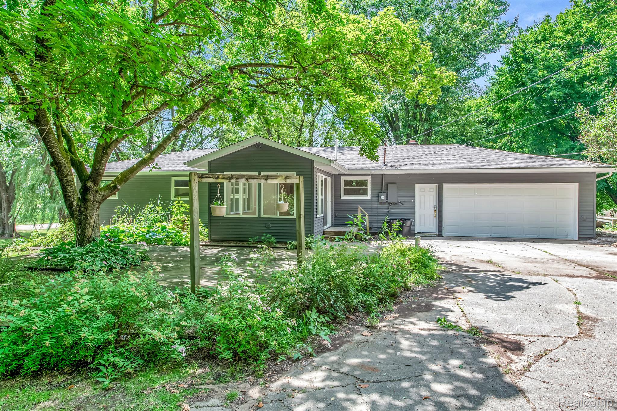 5040 Fenton Road Fenton, MI 48430 - Photo 1 of 15 Gallery Image 1