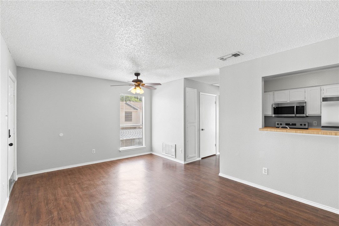 6702 Everhart Road, Unit M 106 Corpus Christi, TX 78413 - Photo 4 of 16