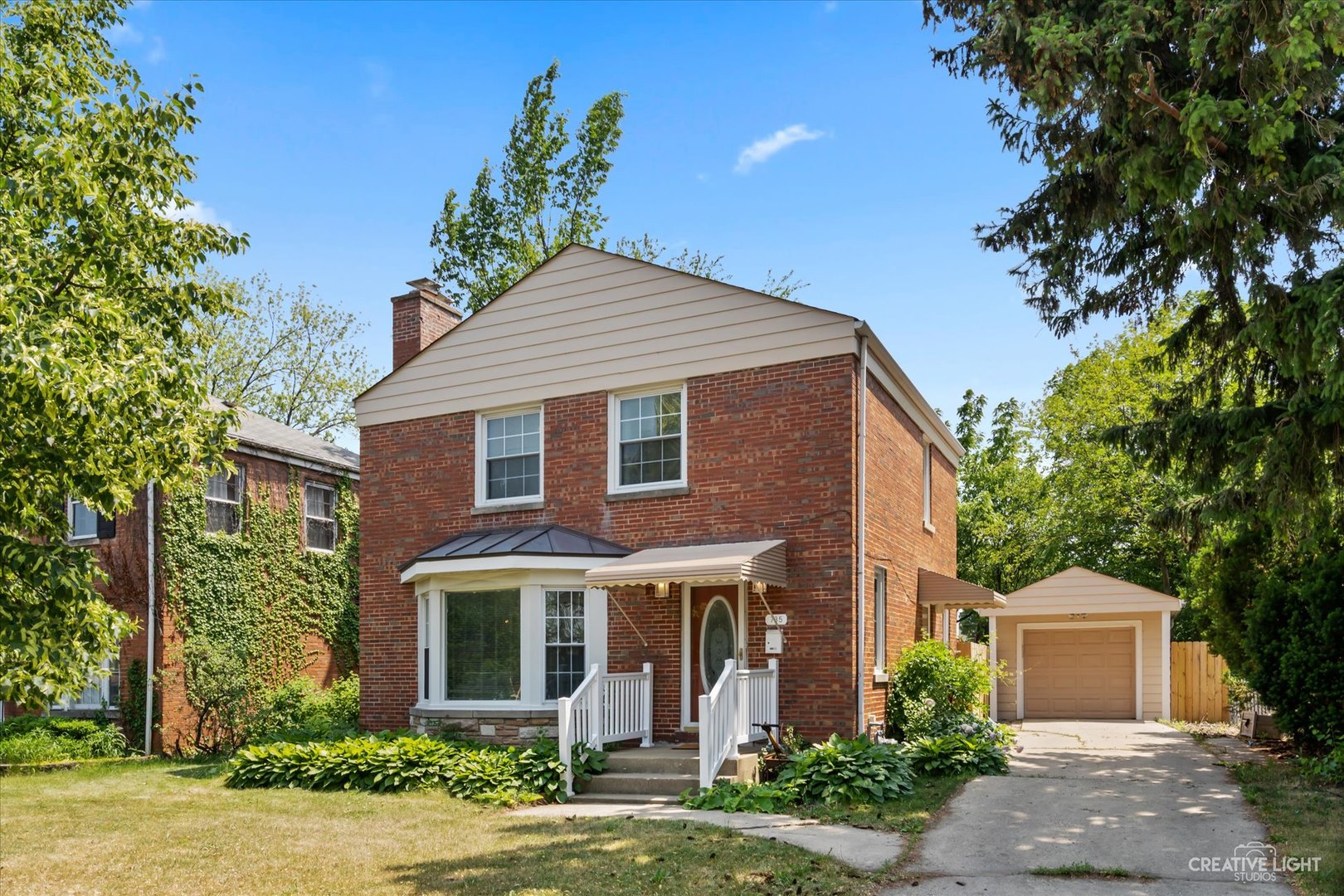 735 East Golf Road Des Plaines, IL 60016 - Photo 1 of 31 a front view of a house with garden