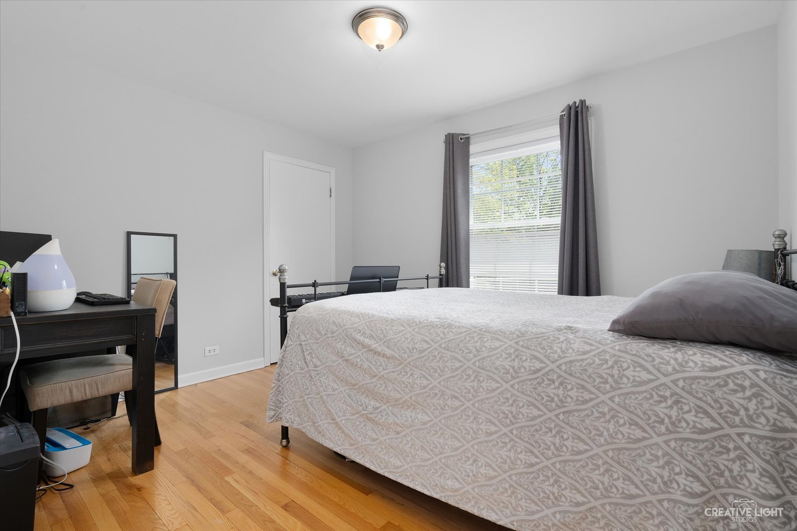 735 East Golf Road Des Plaines, IL 60016 - Photo 20 of 31 a bedroom with a bed and a desk