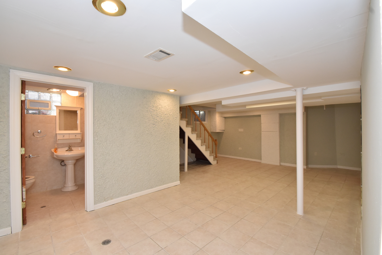 735 East Golf Road Des Plaines, IL 60016 - Photo 25 of 31 wooden floor in a room