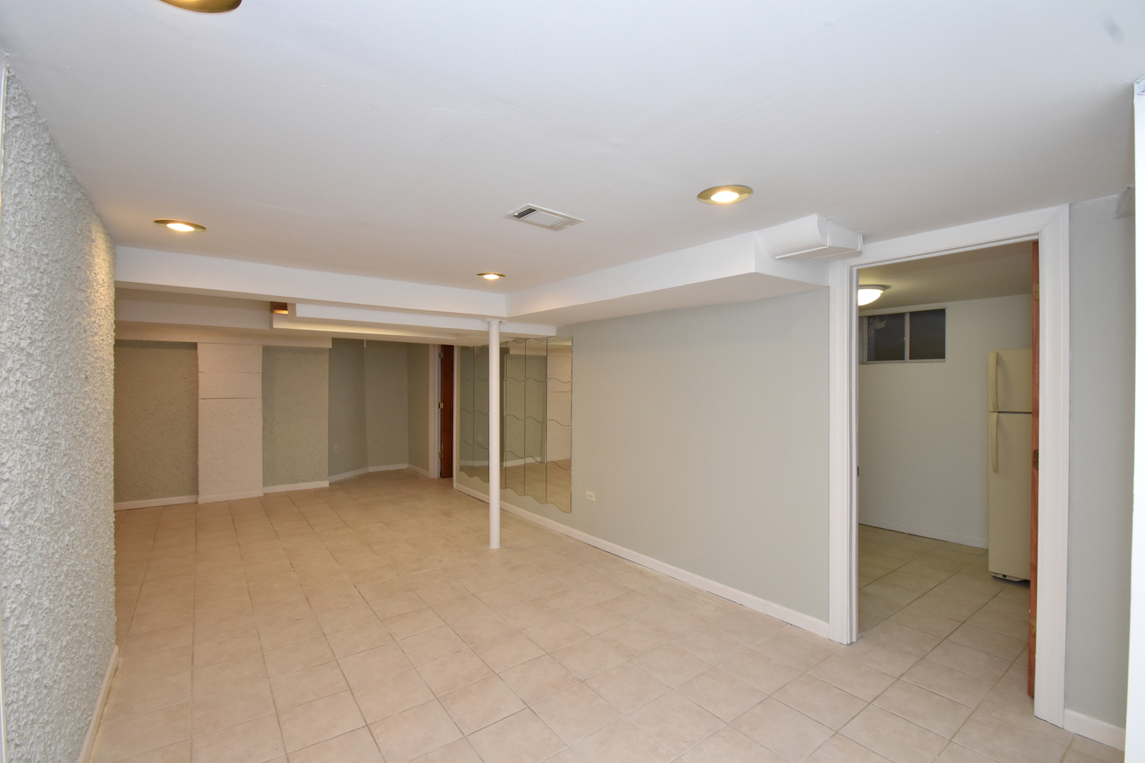 735 East Golf Road Des Plaines, IL 60016 - Photo 26 of 31 an empty room with closet and a window