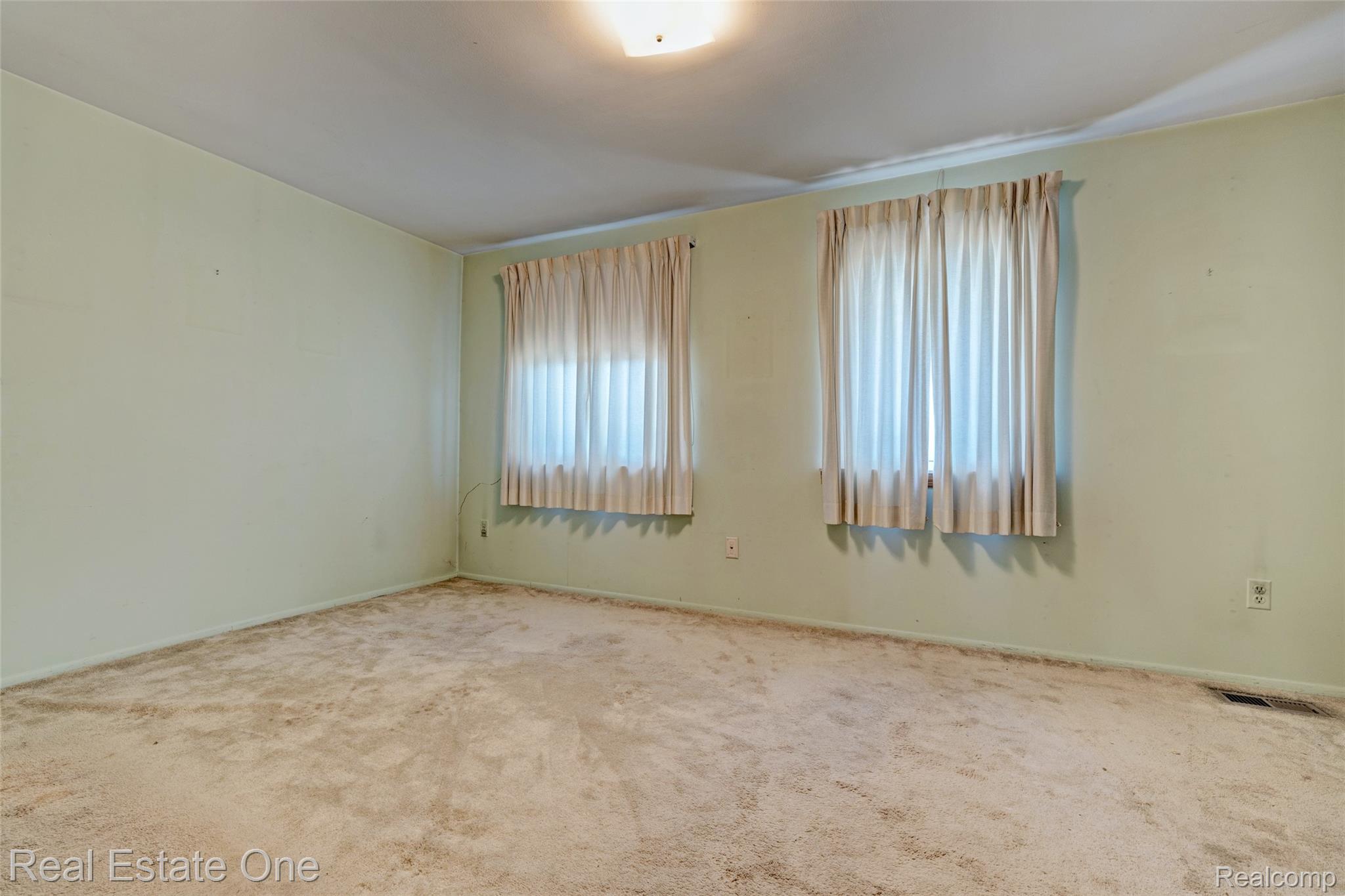 4456 15 Mile Road Sterling Heights, MI 48310 - Photo 13 of 31 14) Upstairs Bedroom 1.jpg
