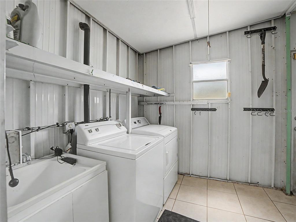 701 Sugar Palm Street Largo, FL 33770 - Photo 23 of 35 a utility room with dryer and washer