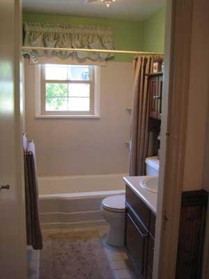 1360 Dilley Road Tieton, WA 98947 - Photo 10 of 23 a bathroom with a shower a toilet and a sink