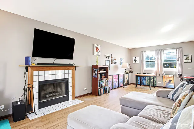 $317,500 | 2019 Aspen Drive, Woodstock, IL 60098