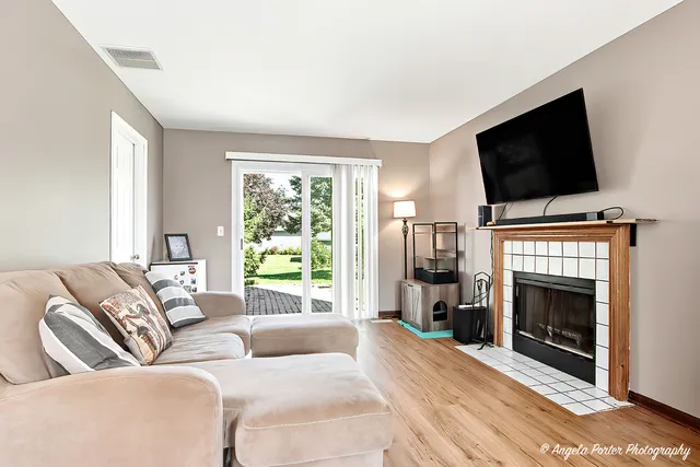 $317,500 | 2019 Aspen Drive, Woodstock, IL 60098