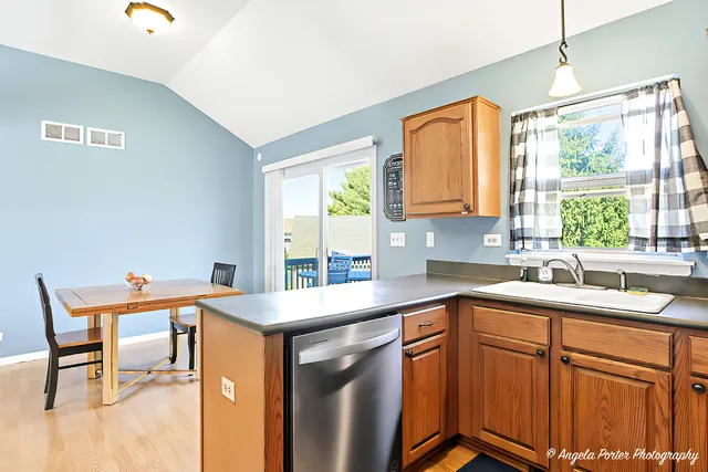 $317,500 | 2019 Aspen Drive, Woodstock, IL 60098