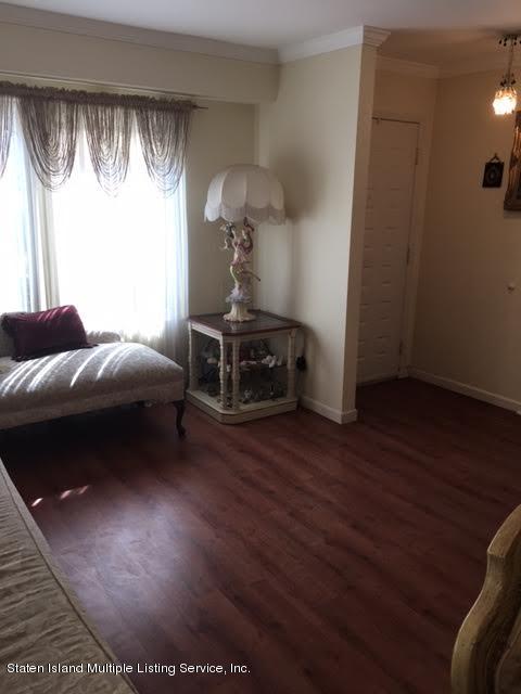 281 Signs Road, Unit D Staten Island, NY 10314 - Photo 9 of 41 signs liv 7