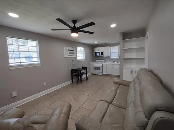 $1,050 | 116 Yorke Street, Unit D, Belle Chasse, LA 70037