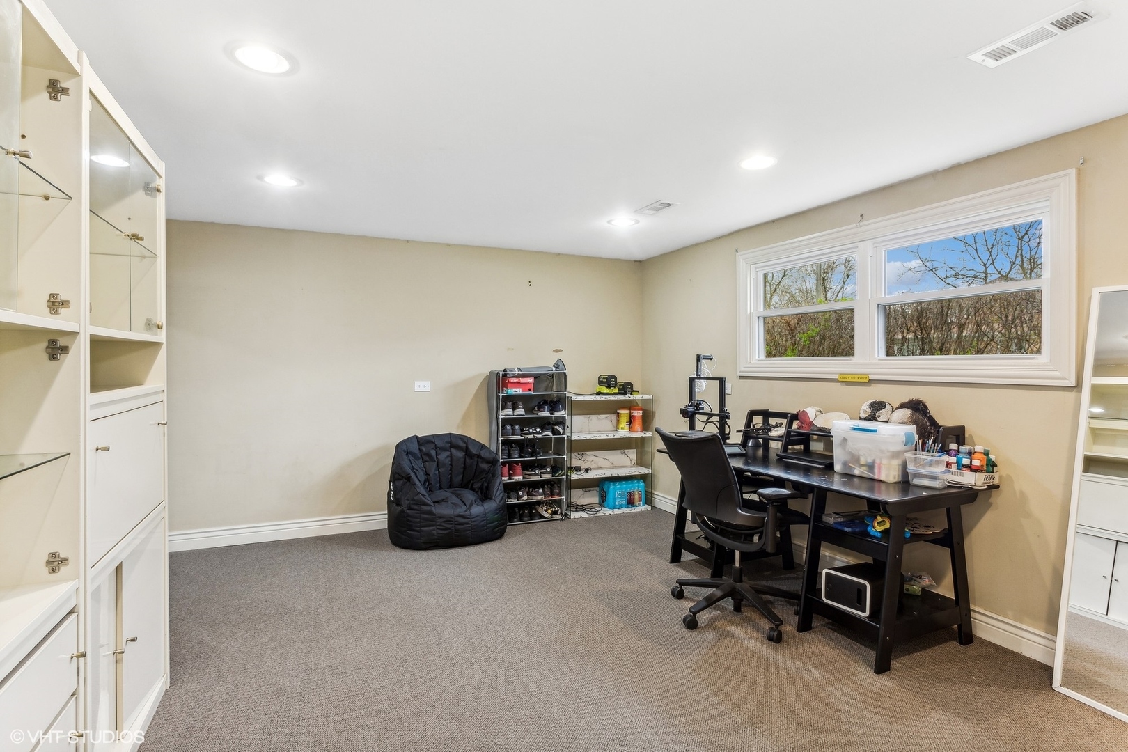 9001 East Prairie Road Evanston, IL 60203 - Photo 13 of 19 a room with furniture and a chandelier