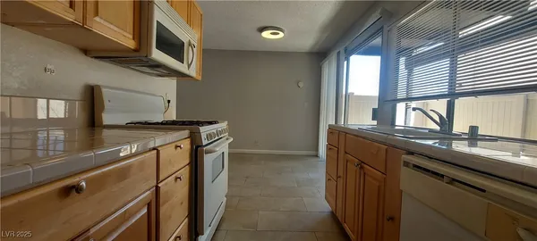 $950 | 1420 East Vegas Valley Drive, Unit 23, Las Vegas, NV 89169