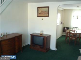 436 Littlecroft Road Upper Darby, PA 19082 - Photo 3 of 11 Living Room