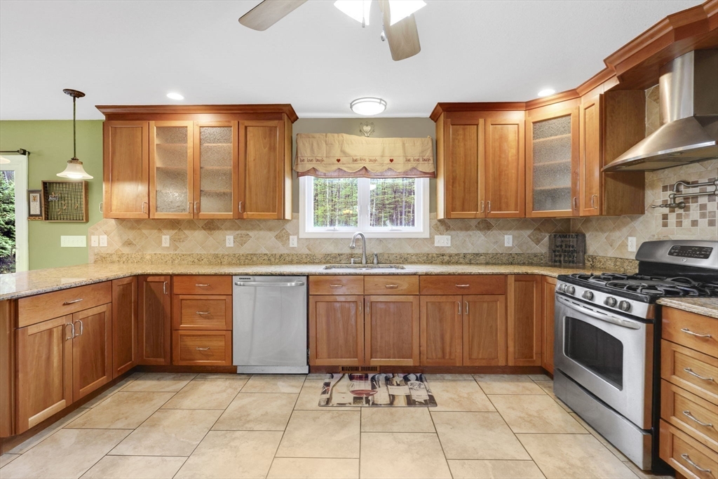 359 Springfield Street Palmer, MA 01069 - Photo 3 of 39 Gallery Image 3