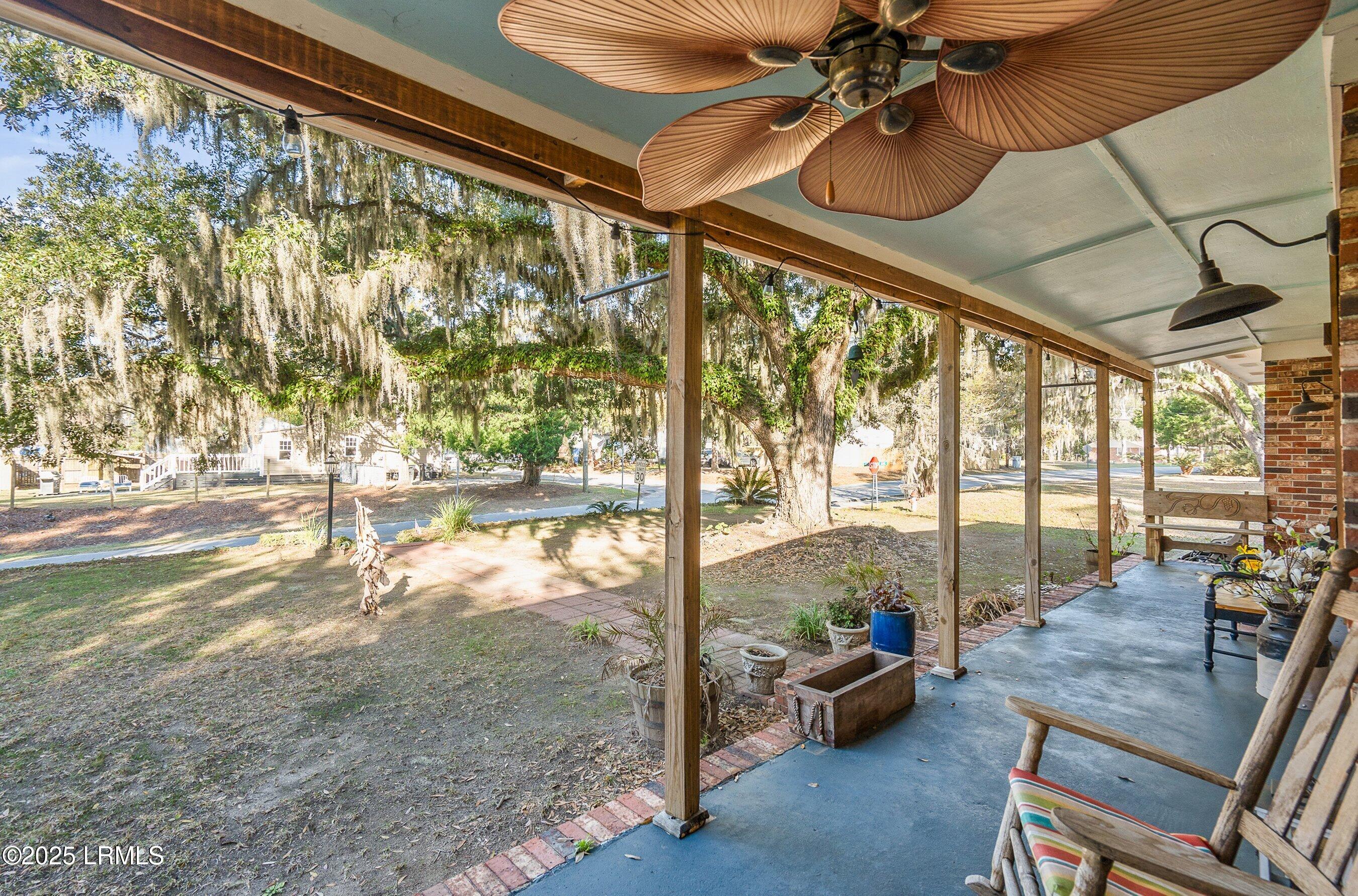 701 Battery Creek Road Beaufort, SC 29902 - Photo 6 of 36 DSC05678-55-1.jpg-SMALL