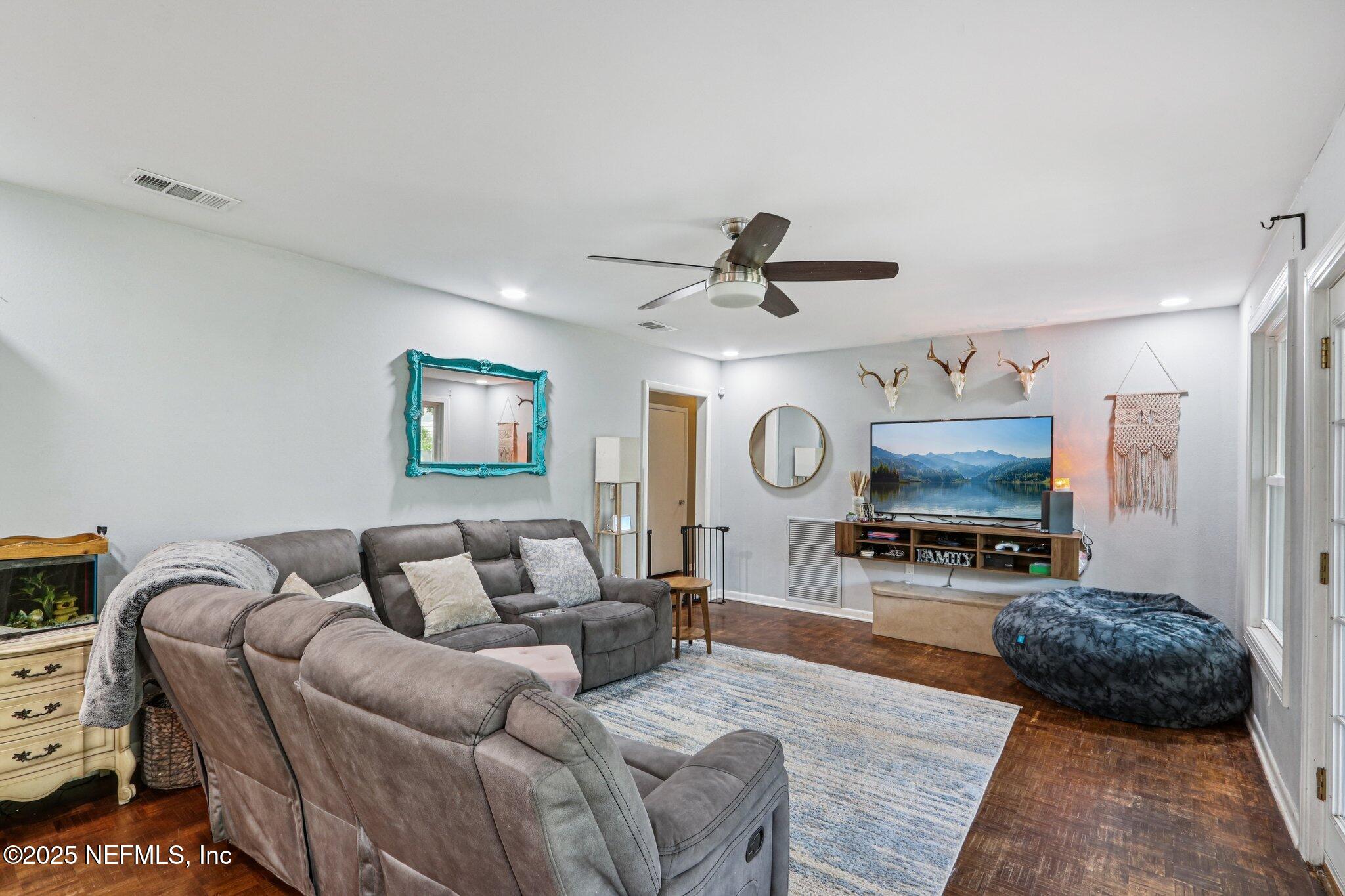 1168 Montevideo Road Jacksonville, FL 32216 - Photo 11 of 38 Family Room