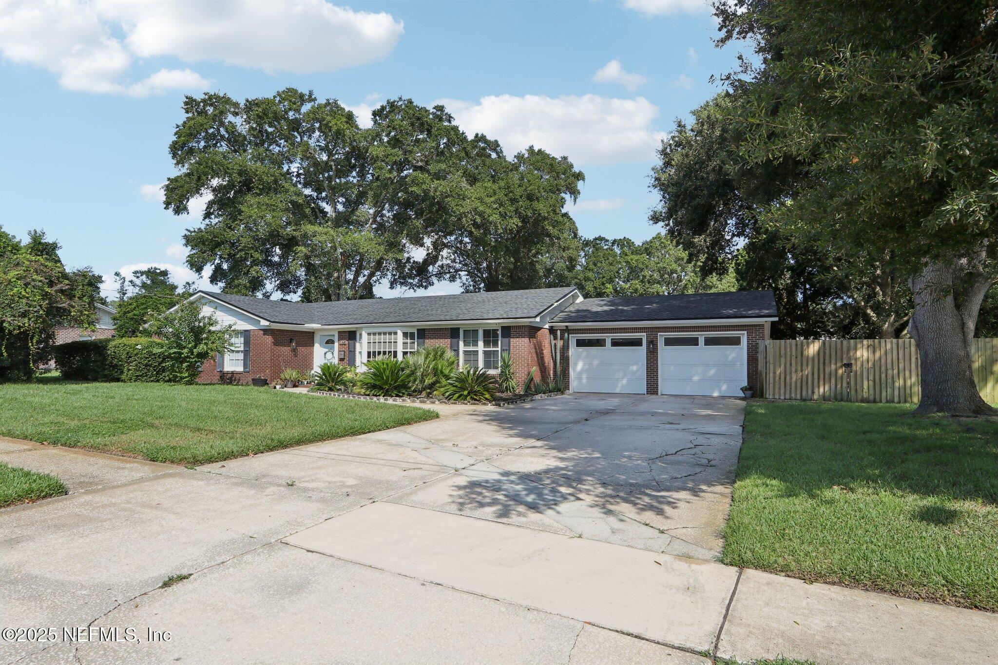 1168 Montevideo Road Jacksonville, FL 32216 - Photo 4 of 38 Driveway
