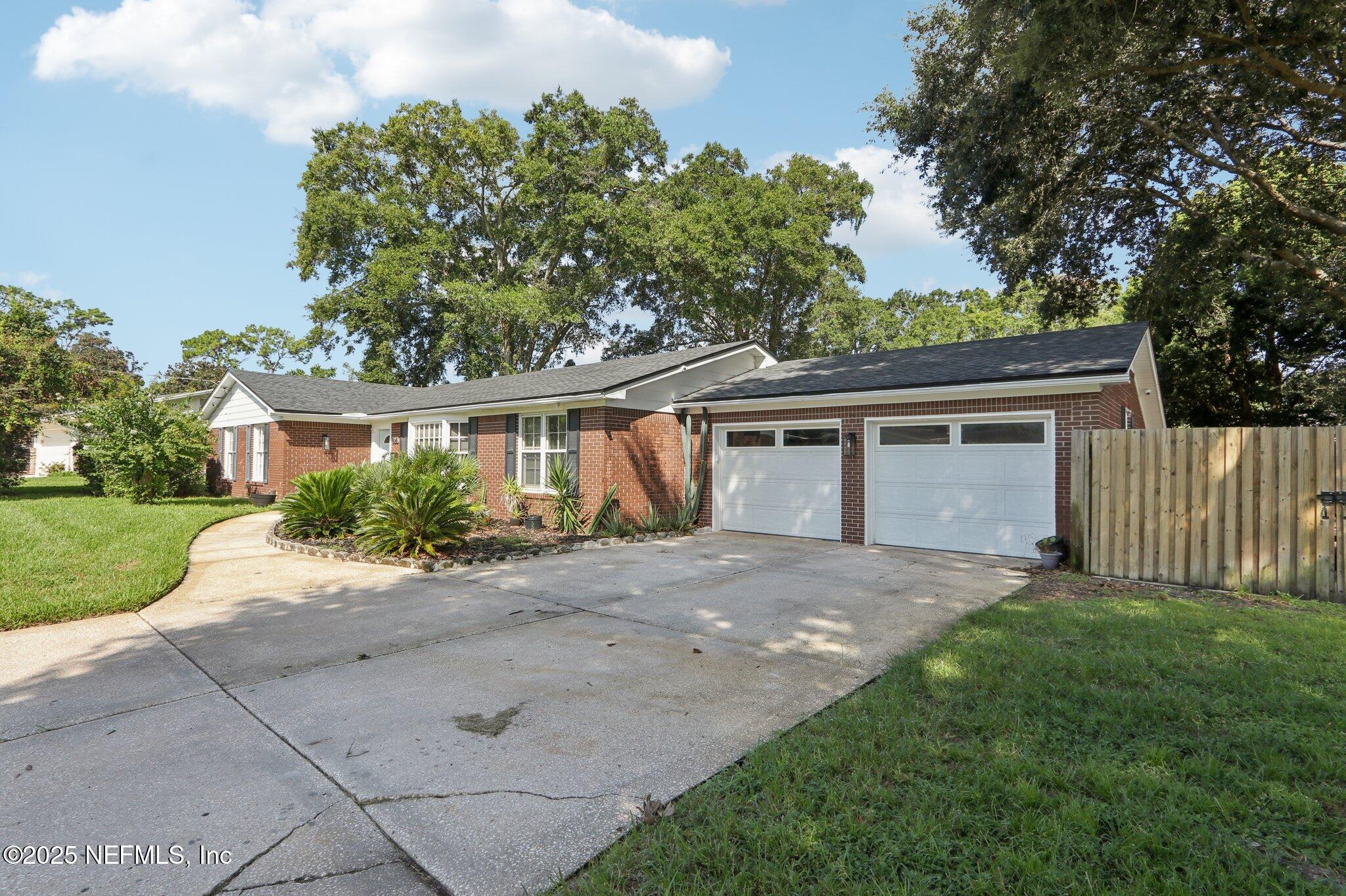 1168 Montevideo Road Jacksonville, FL 32216 - Photo 5 of 38 2-Car Garage