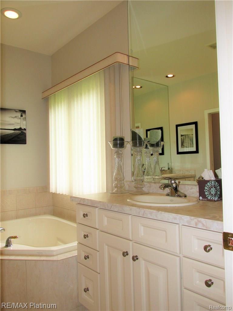 4290 Cahokia Ridge Linden, MI 48451 - Photo 34 of 49 IMG_2322.JPG