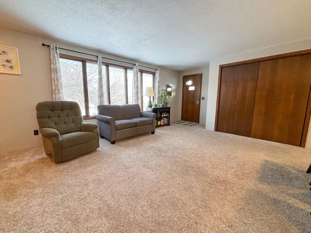 $193,900 | 13 North Court Street, Morris, MN 56267