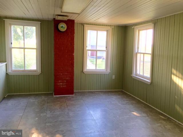 2027 Warm Spring Road Chambersburg, PA 17202 - Photo 11 of 30 Family Room