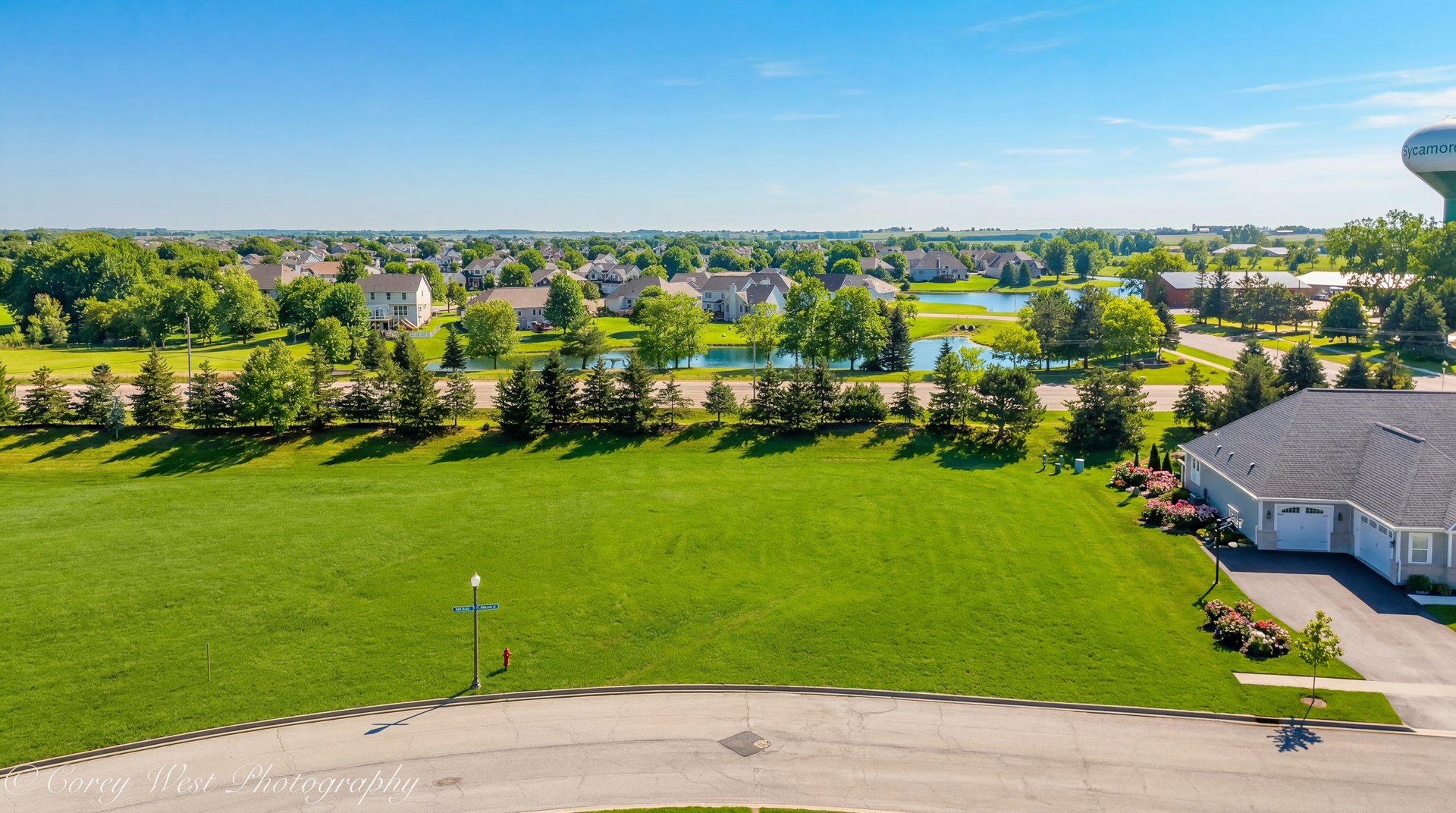 1718 Ellsworth Drive Sycamore, IL 60178 - Photo 4 of 6 an aerial view of a house with a garden
