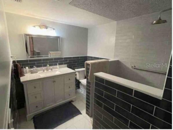 751 Arabian Circle Nokomis, FL 34275 - Photo 4 of 7 a bathroom with a sink and a mirror